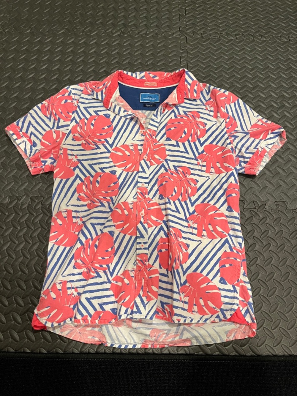Short-Sleeve Coral Leaf Print Button-Down Shirt - Unknown Brand